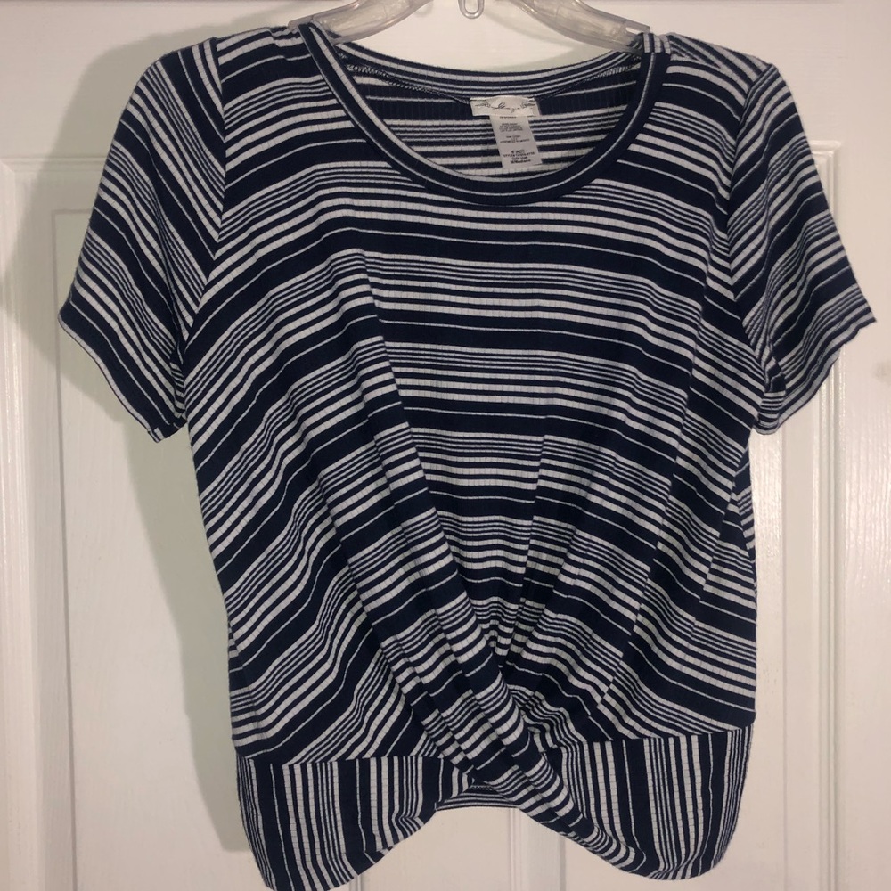 white and navy striped tee